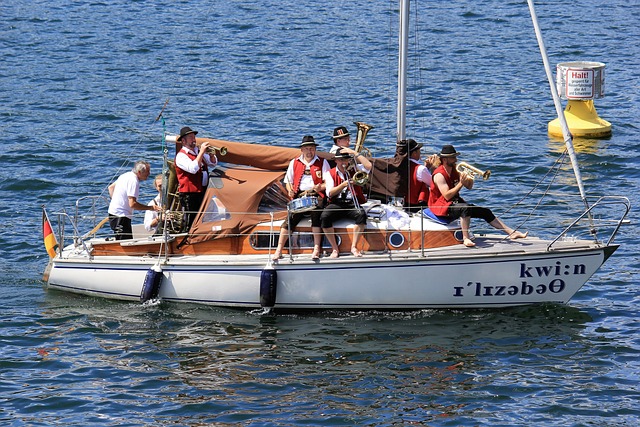 首次比赛中 首次比赛中